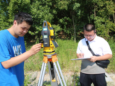 烈日下的测绘人——致敬为城市建设默默奉献的测绘工作者