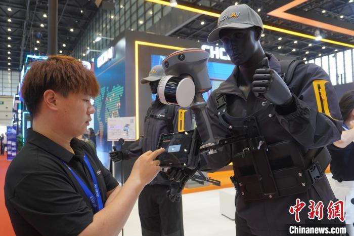 河南郑州 测绘地理信息装备“科技范儿”十足 测绘服务提质升级